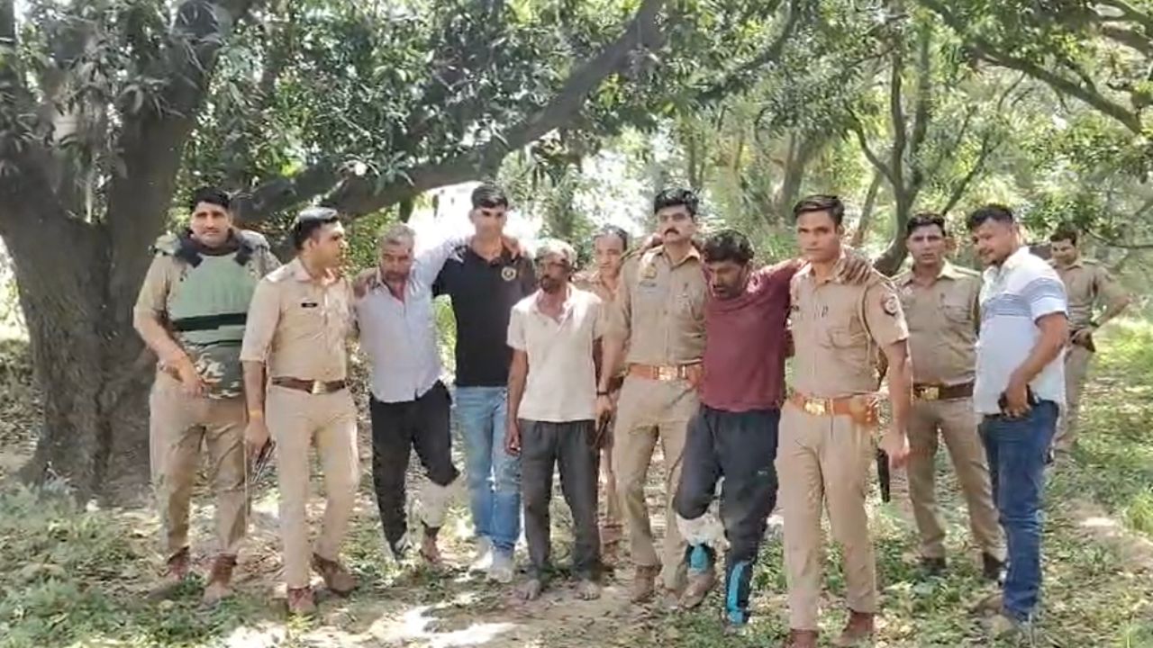 Muzaffarnagar: मुठभेड़ में पुलिस ने दो को मारी गोली, तीन को दबोचा