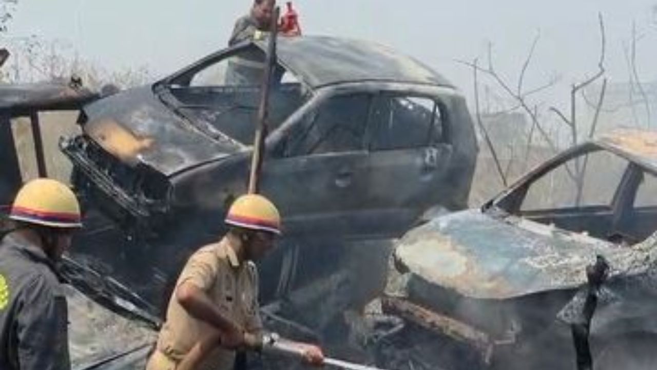 Muzaffarnagar: चौकी में सीज वाहनों में लगी भीषण आग, कहीं साजिश तो नहीं?