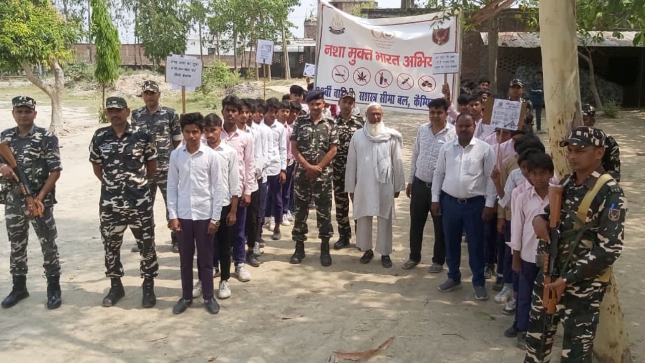 Maharajganj: कोल्हुई में नशे के खिलाफ उठी आवाज, छात्रों और जवानों ने निकाली रैली