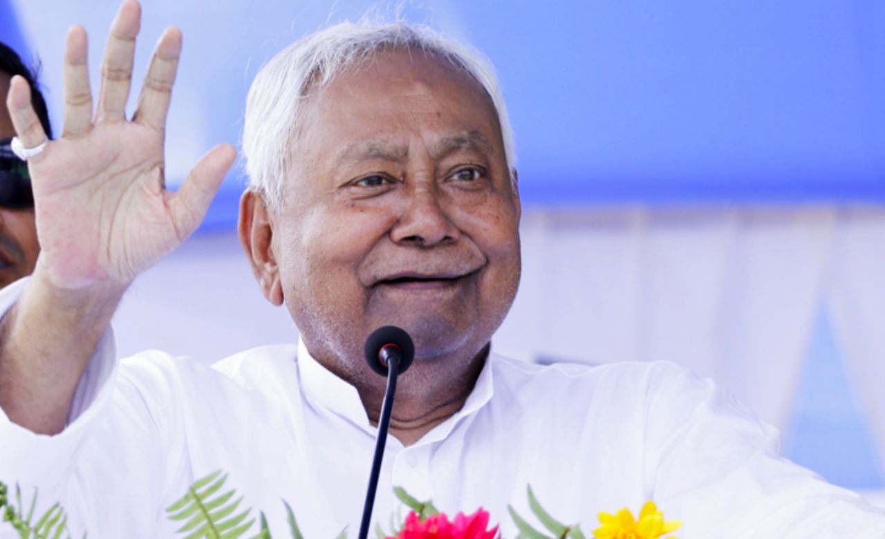 21 साल, 10 बार सीएम शपथ और बार-बार सियासी पलटी-नीतीश कुमार की अनोखी राजनीति