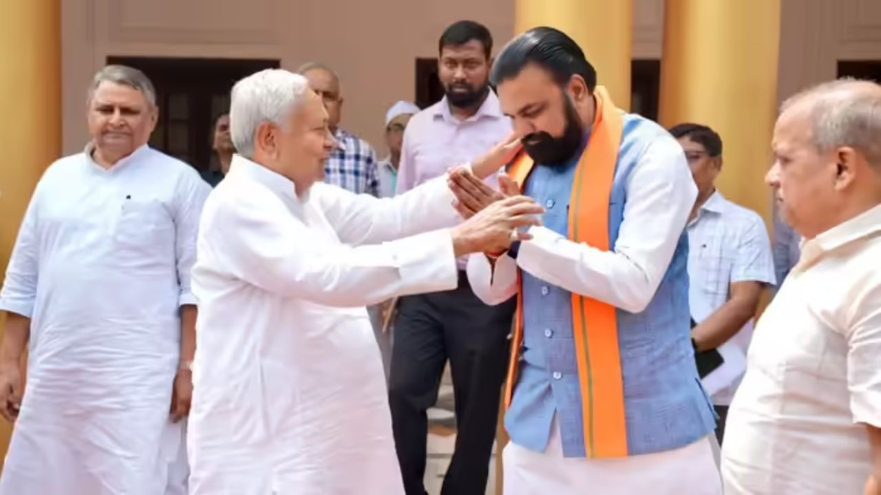 डिप्टी सीएम के साथ नीतीश कुमार नए चौधरी से मिले, बिहार की राजनीति गरमाई