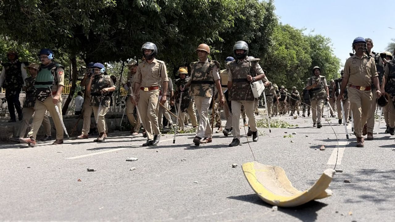 Crime News: नोएडा हिंसा का मास्टरमाइंड गिरफ्तार, अब खुलेगा पूरा राज…