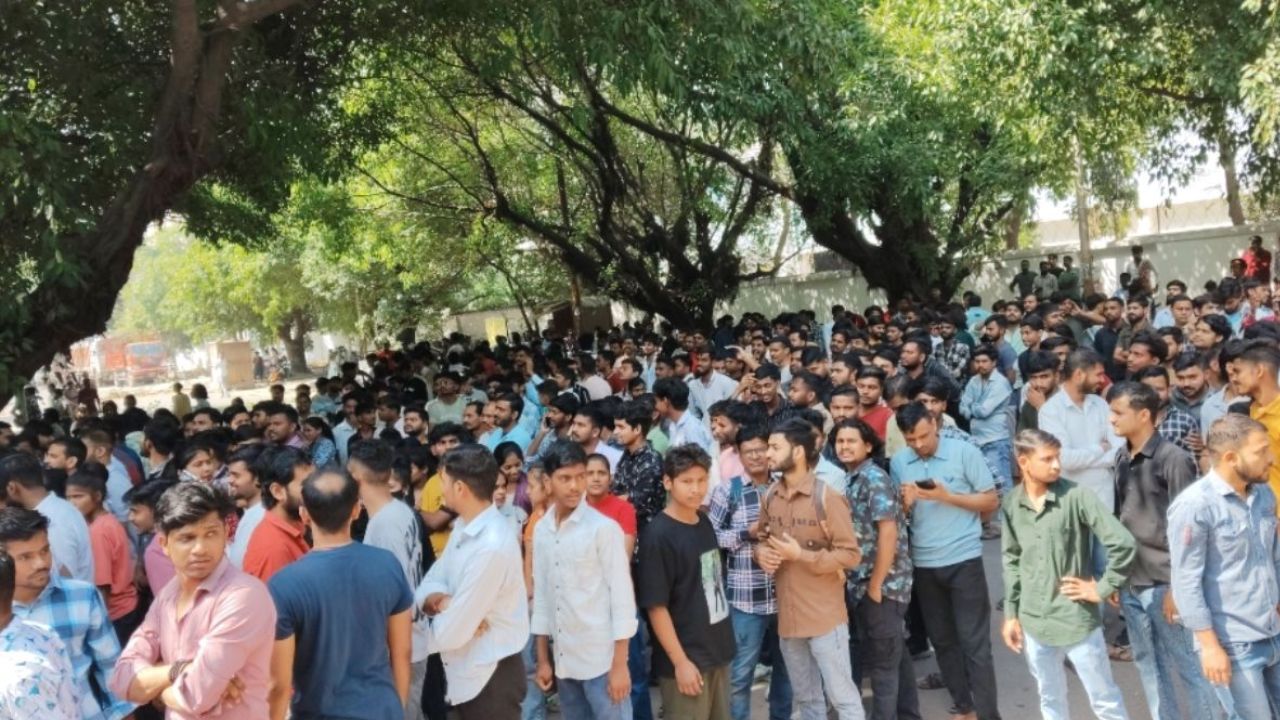 Noida Alert:  श्रमिक दिवस से पहले हाई अलर्ट पर पुलिस, 8 मई तक धारा 163 लागू