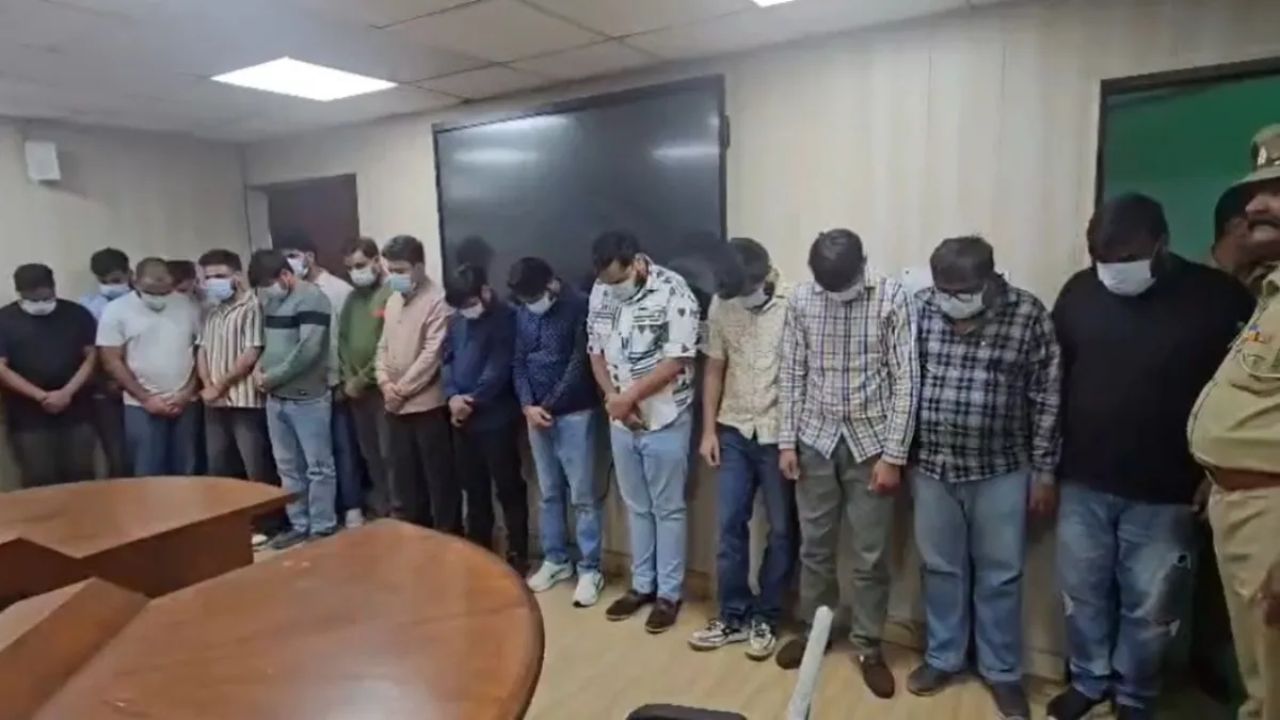 “आपका सिस्टम हैक हो गया है” कहकर लूटते थे पैसे, नोएडा में फर्जी कॉल सेंटर का भंडाफोड़