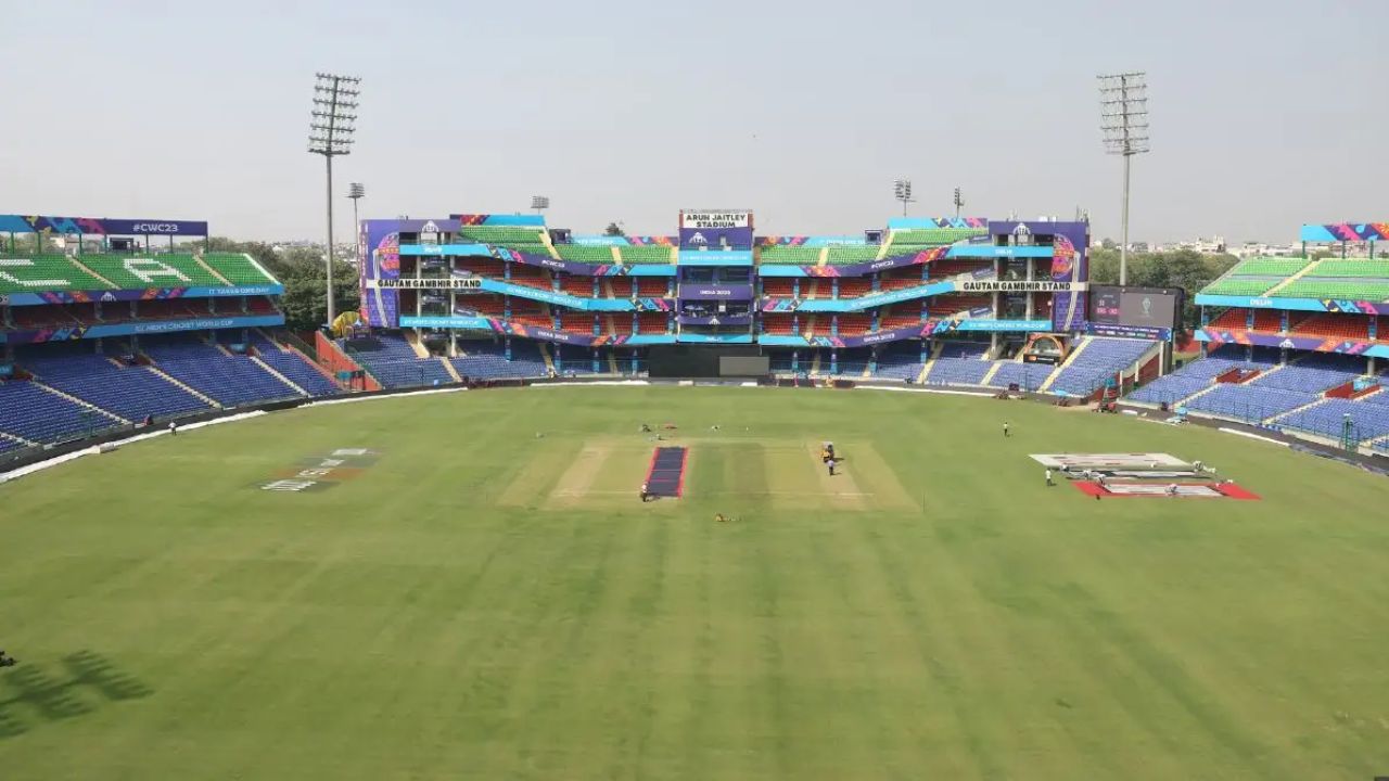 IPL 2026 DC vs MI Pitch Report: दिल्ली की पिच पर रनों की बारिश या गेंदबाजों का कहर? रिपोर्ट से जानें…