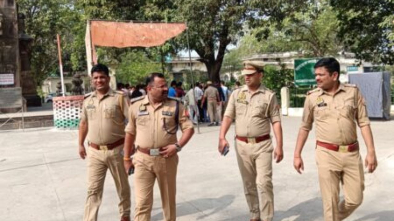 UP Home Gaurd Exam: एएसपी ने केंद्र पर पहुंचकर परखी सुरक्षा