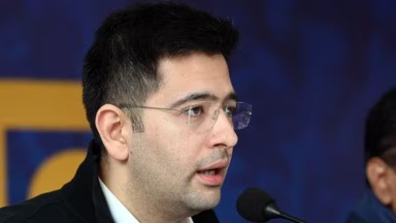 आप में क्यों पड़ी फूट, क्या है अंदरखाने की कहानी