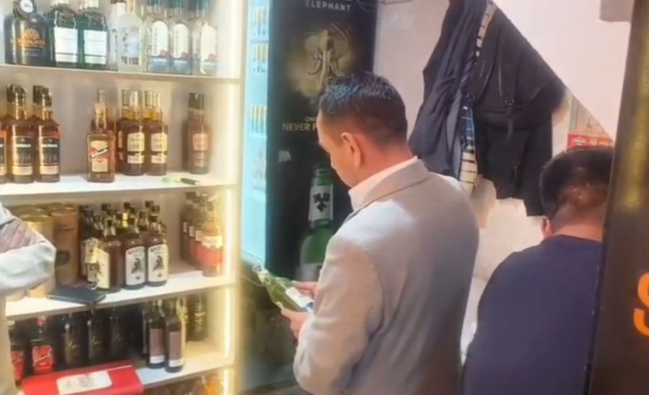 रामनगर में शराब की दुकान पर छापा, ओवररेटिंग और एक्सपायर बीयर बरामद