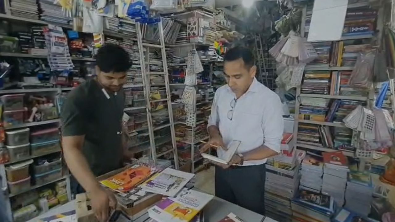 रामनगर में स्कूलों की मनमानी पर प्रशासन का सख्त एक्शन, बुक सेलरों पर छापा