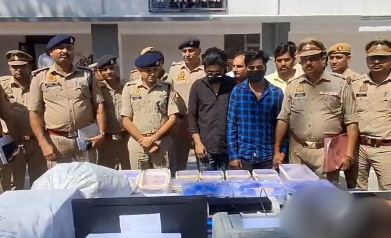 रामपुर में जाली नोटों की फैक्ट्री का भंडाफोड़, 2 मास्टरमाइंड गिरफ्तार