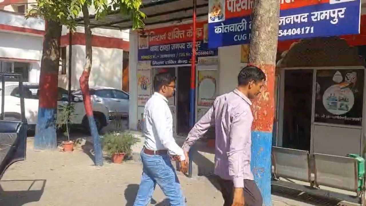 रामपुर में लेखपाल रिश्वत लेते रंगे हाथों ऐसे हुए गिरफ्तार