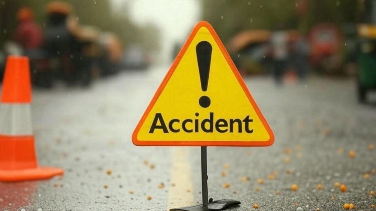 Shahjahanpur: लखनऊ-पलिया हाईवे पर दर्दनाक हादसा: दो मासूम बच्चों के साथ दंपत्ति ने तोड़ा दम