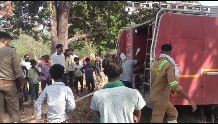 रायबरेली में जंगल से उठी आग, फसलों पर मंडराया खतरा; SDO की तत्परता से टला बड़ा नुकसान