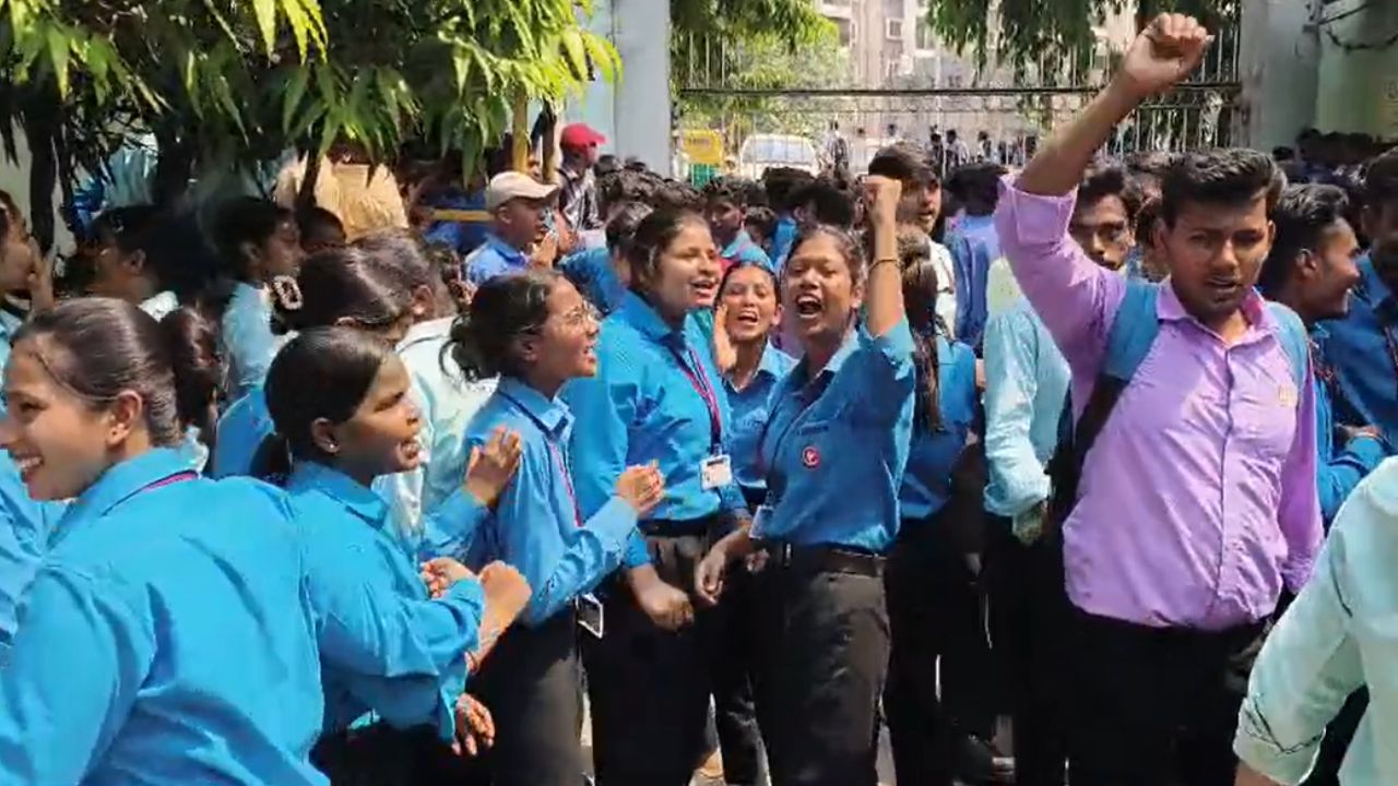 Jharkhand: सरायकेला में प्लेसमेंट फैकल्टी इंचार्ज के तबादले का छात्रों ने किया विरोध