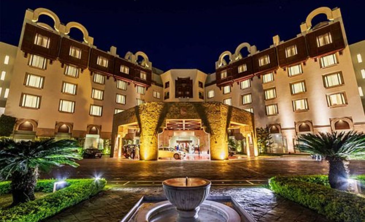 US-Iran War Talk: शांति वार्ता के लिए सेरेना होटल क्यों चुना गया? सामने आई बड़ी वजह…