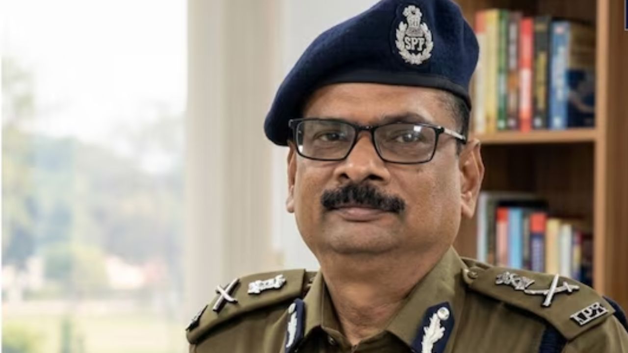 कौन है आईपीएस सिद्ध नाथ गुप्ता, जिनका गृह मंत्रालय ने चुनाव के बीच बढाया West Bengal DGP का कार्यकाल