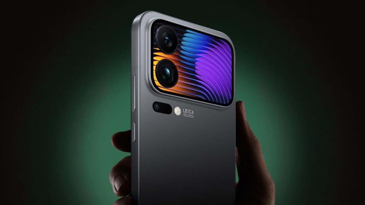 खास बात यह है कि इतनी बड़ी बैटरी के बावजूद कंपनी फोन को पतला और कॉम्पैक्ट डिजाइन देने की कोशिश कर सकती है। फोन में फ्लैट डिस्प्ले के साथ बेहद पतले बेजल्स दिए जा सकते हैं। स्क्रीन साइज को लेकर अभी आधिकारिक जानकारी सामने नहीं आई है, लेकिन अनुमान है कि इसमें करीब 6.3 इंच का डिस्प्ले मिल सकता है। (Img- Internet)