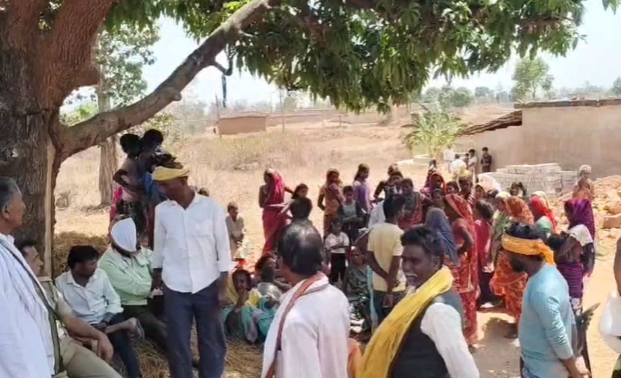 Sonbhadra: कुएं से मिली विवाहिता की लाश, मायके वालों ने लगाया हत्या का आरोप