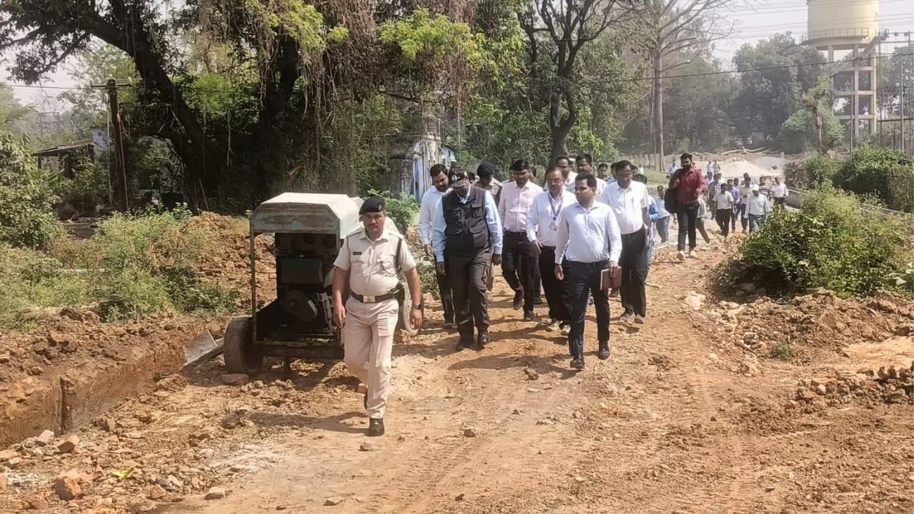 Sonbhadra News: DRM के दौरे में खुलीं समस्याओं की पोल, दिए बड़े निर्देश…