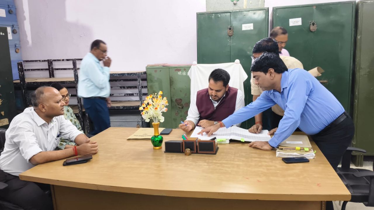 सोनभद्र के 41वें जिलाधिकारी बने चर्चित गौड़, कार्यभार संभालते ही तय की प्रशासनिक प्राथमिकताएं