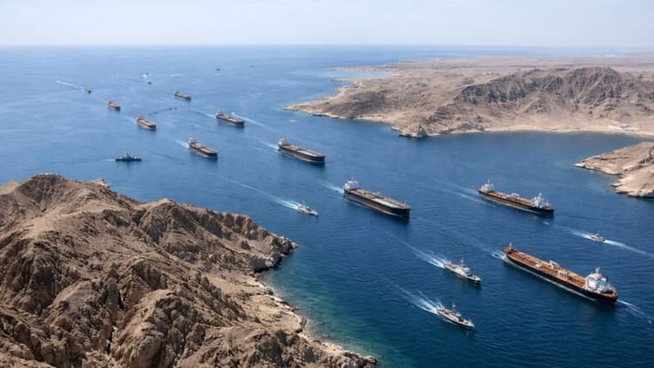 Iran Isreal US War: होर्मुज में ईरानी प्रतिबंध के बीच हुई गोलीबारी; भारतीय टैंकरों ने रास्ता बदला