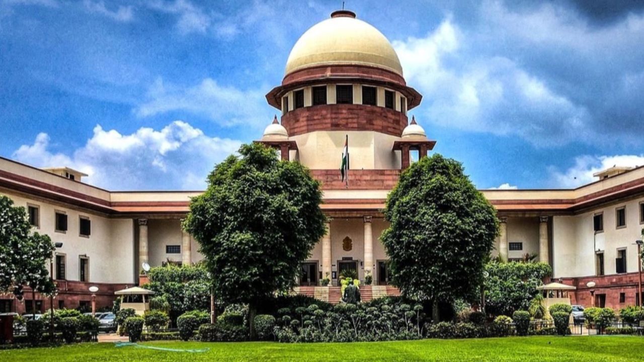 महिला वकील पर हमले का CJI सूर्यकांत ने लिया संज्ञान, वरिष्ठ अधिकारी को जांच सौंपने का आदेश