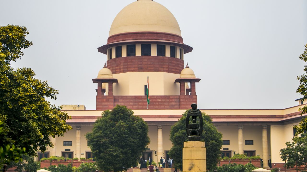 Supreme Court: सबरीमाला मामले की समीक्षा सुनवाई, 9 जजों की पीठ करेगी महिलाओं के प्रवेश पर विचार; पढ़ें पूरी खबर