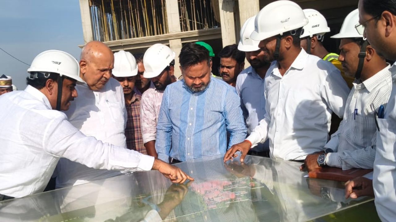 कुशीनगर में सूर्यप्रताप शाही का दौरा, कृषि और शिक्षा क्षेत्र में विकास के दिए संकेत