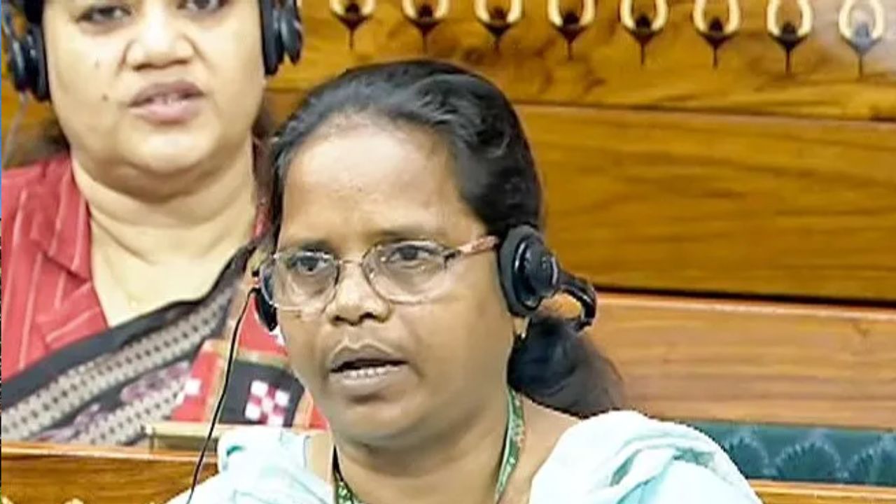 पश्चिम बंगाल में TMC सांसद मिताली बाग की कार पर हमला, आरामबाग के पास हुई घटना