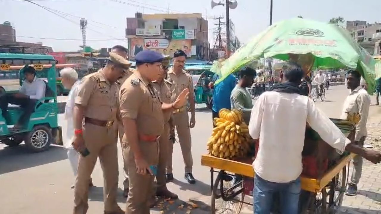 मैनपुरी में पुलिस का सख्त एक्शन, अतिक्रमण हटाओ अभियान से सुधरी यातायात व्यवस्था