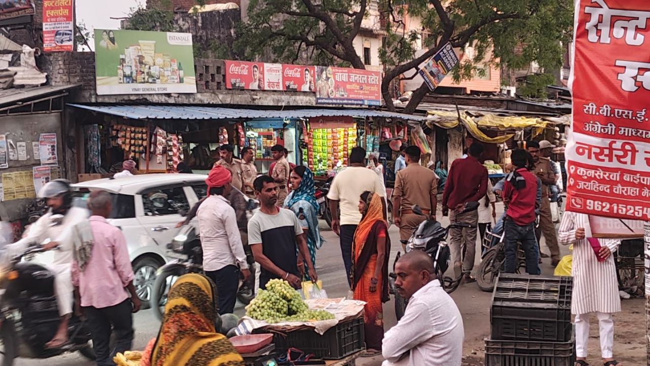 Maharajganj News: घर के पास निकले और कट गया चालान! कोल्हुई में क्यों बढ़ा गुस्सा?