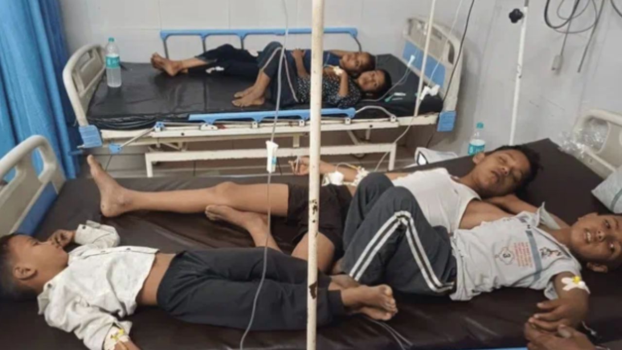 Sambhal:  शादी की मिठाई बनी जहर, लौकी की बर्फी खाने से 100 से ज्यादा लोगों की हालत बिगड़ी