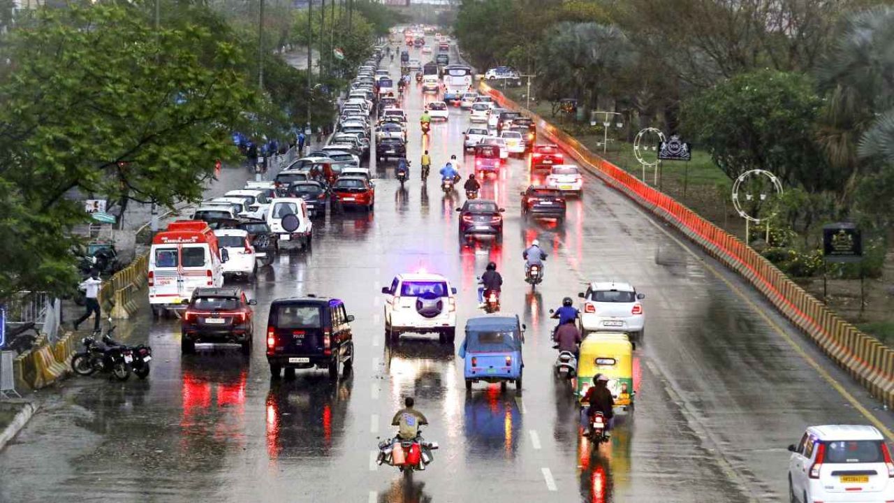 Weather Update: यूपी में फिर बदलेगा मौसम, IMD ने जारी किया आंधी-बारिश का अलर्ट; जानें अपने जिले का हाल