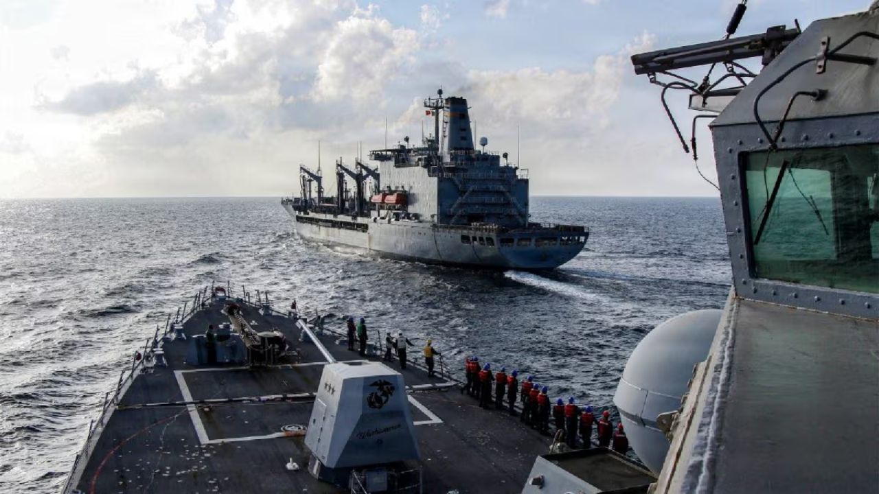 होर्मुज़ जलडमरूमध्य में अमेरिकी नौसेना की वापसी, दो युद्धपोतों ने पार किया रास्ता