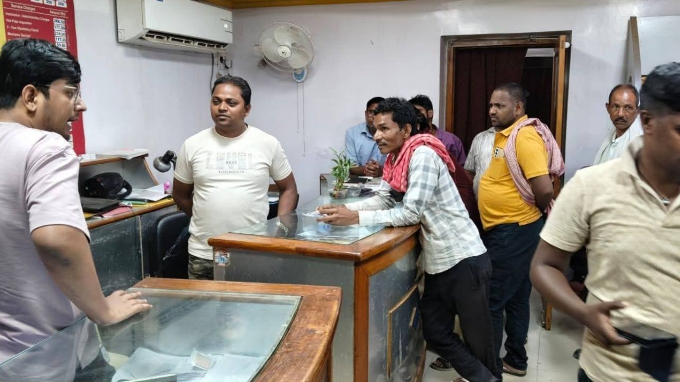 Deoghar News: देवघर में गैस सिंडिकेट की खुली पोल, होम डिलीवरी के नाम पर हो रहा था बड़ा खेल