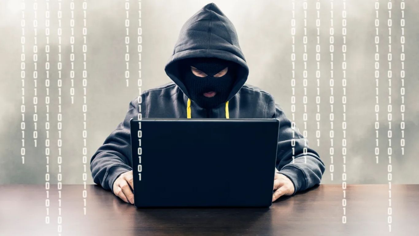 Kanpur Cyber Fraud: आईफोन में 15 टेलीग्राम ग्रुप और करोड़ों का खेल: जूते सिलने वाले का बेटा कैसे बना साइबर क्राइम का ‘सुल्तान’?