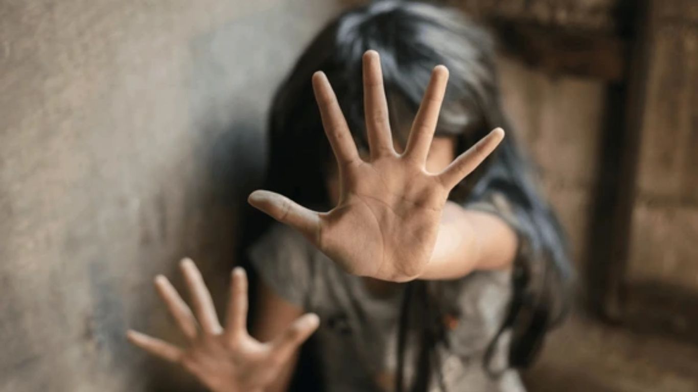 Muzaffarnagar: रात में शादी से लौटती नाबालिग पर पड़ी दबंगों की बुरी नजर, 3 दिन से गाँव में चल रहा संघर्ष, जानें क्या है माजरा