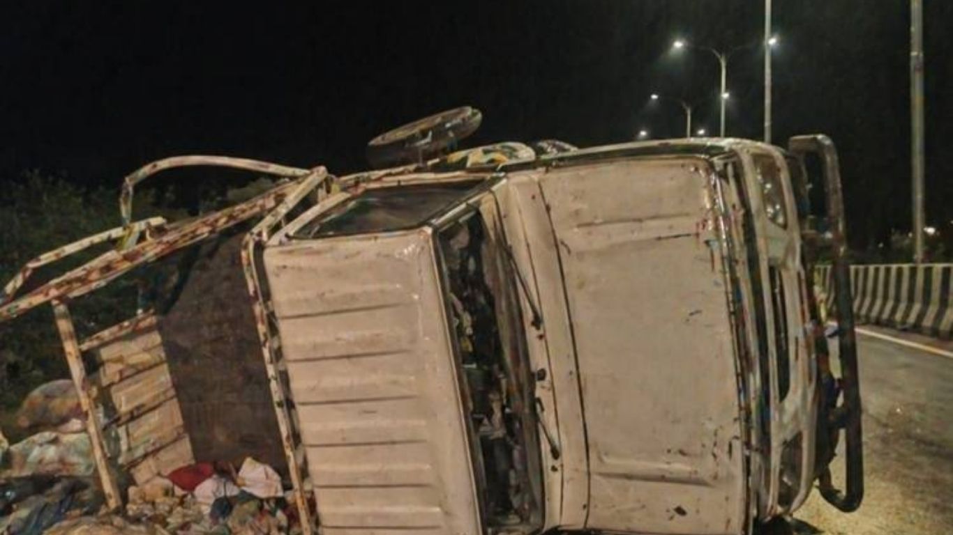 Dhar Road Accident: आधी रात को हाईवे पर क्या हुआ था? प्रधानमंत्री और मुख्यमंत्री ने धार सड़क हादसे पर जताई गहरी संवेदना