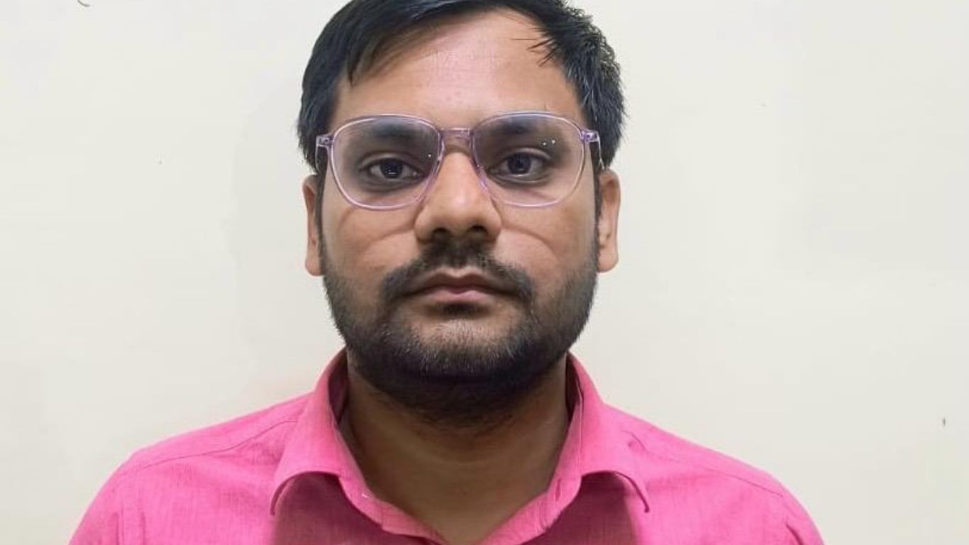 शेयर मार्केट में निवेश के नाम पर ऐसे करते थे करोड़ों की ठगी, मास्टरमाइंड गिरफ्तार
