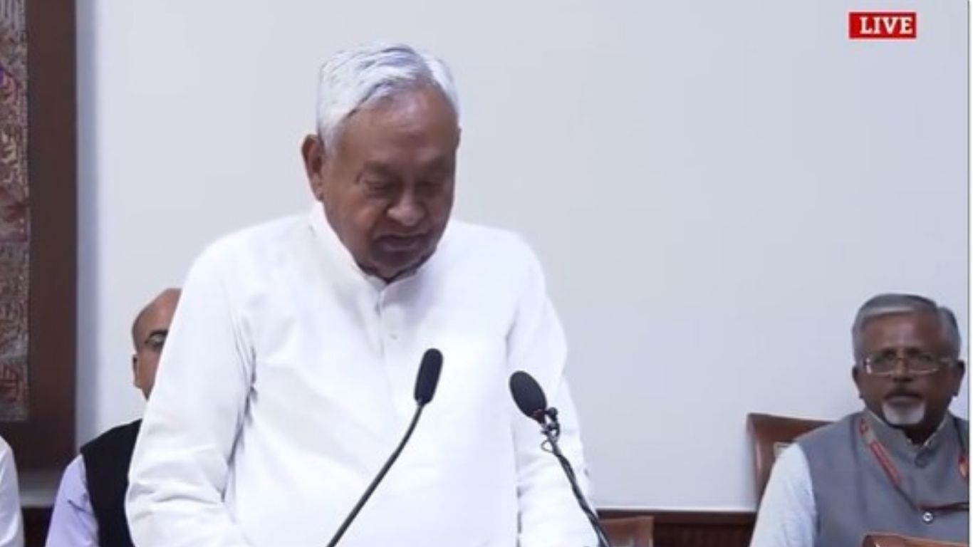 नीतीश कुमार ने ली राज्यसभा सदस्य की शपथ; बिहार को मिलेगा नया मुख्यमंत्री