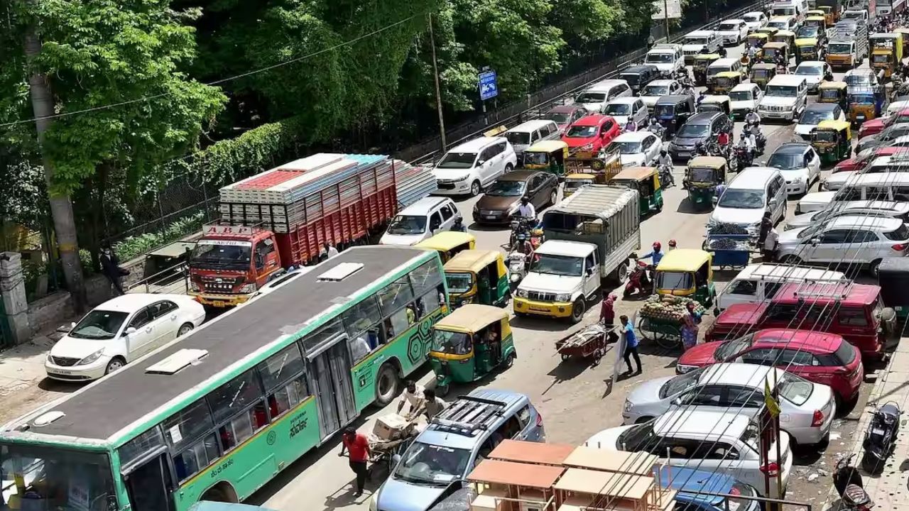 वाराणसी में कल बड़ा ट्रैफिक अलर्ट, PM मोदी के दौरे से कई रास्ते बंद… निकलने से पहले देखें रूट प्लान