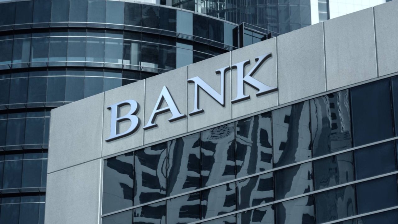 Bank Holidays April 2026: अप्रैल में कब-कब बंद रहेंगे बैंक? कौन-सी सेवाएं रहेंगी चालू, देखें पूरी लिस्ट