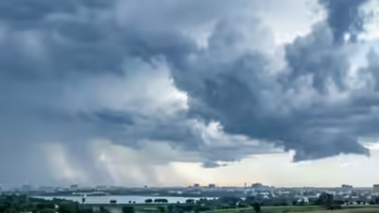 Weather Update: दिल्ली-यूपी समेत इन राज्यों में 4 दिन झमाझम बारिश का अलर्ट, जानें आपके शहर में कब बरसेंगे बदरा