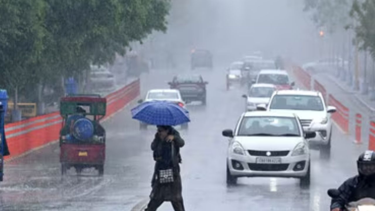 Weather Update: मौसम ने एक बार फिर ली करवट, दिल्ली-NCR और उत्तर प्रदेश समेत देश के 20 राज्यों में अलर्ट जारी