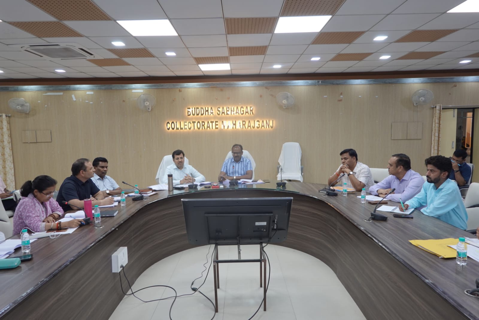 Maharajganj: महराजगंज में आधा दर्जन सहायक विकास अधिकारीयो पर कार्यवाही की लटकी तलवार, डीएम के शख्त आदेश पर पंचायत विभाग में खलबली