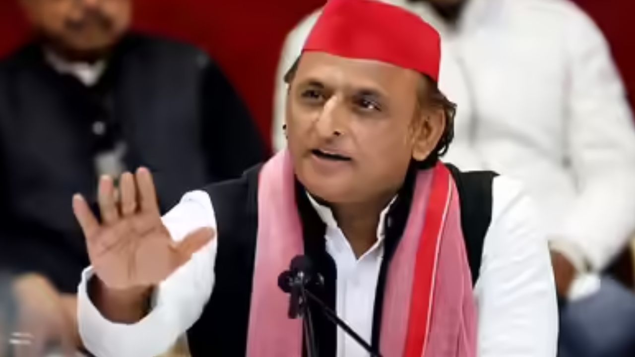 अखिलेश यादव का 2027 मास्टरस्ट्रोक, 300 यूनिट फ्री बिजली… महिलाओं के खाते में आएंगे इतने हजार