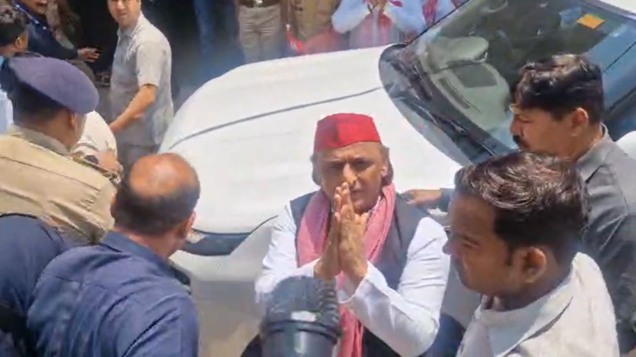 शिल्पी कुशवाहा हत्याकांड: पीड़ित परिवार से मिलने पहुंचे अखिलेश यादव