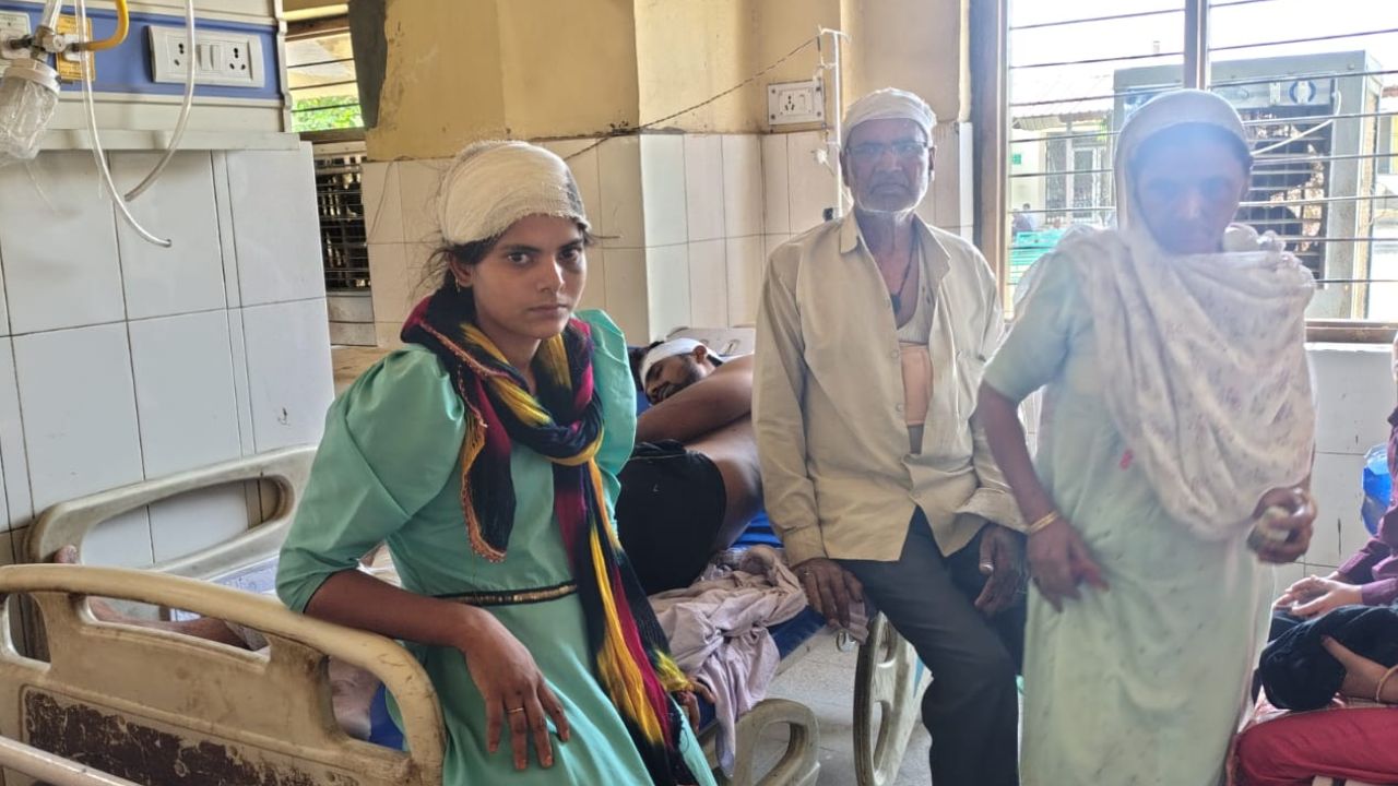 बदायूं में बदमाशों के हौसले बुलंद: एक ही परिवार के 4 लोगों को पीटा, अपराधियों ने बच्चियों को भी नहीं छोड़ा