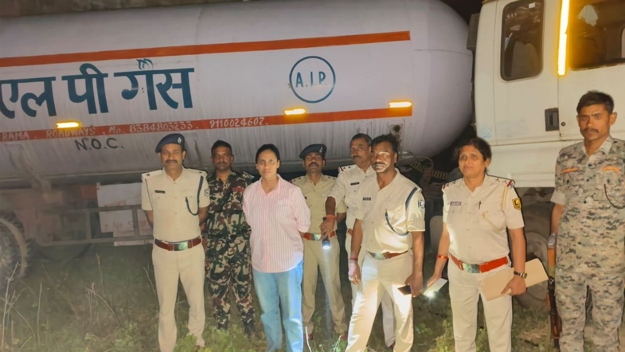 रात के अंधेरे में चल रहा था खतरनाक खेल! मुजफ्फरपुर में गैस सिलेंडरों का बड़ा राज खुला, पुलिस भी रह गई हैरान