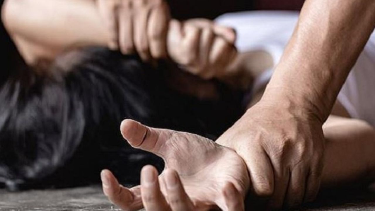 कलयुगी बेटे की घिनौनी हरकत ने बूढ़ी मां को भी नहीं बख्सा, पूरा मामला जानकर कांप जायेगी रूह